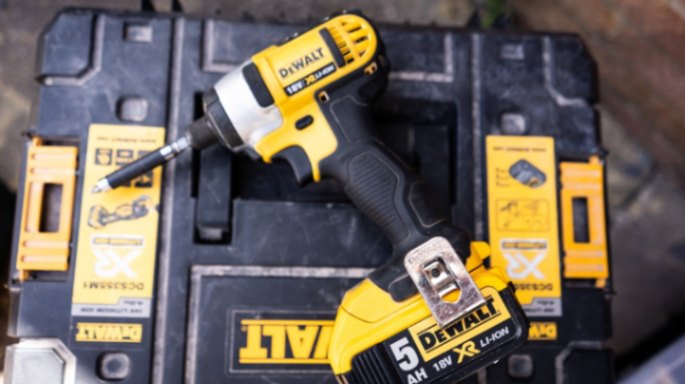 How to Remove Bit from Dewalt Impact Driver