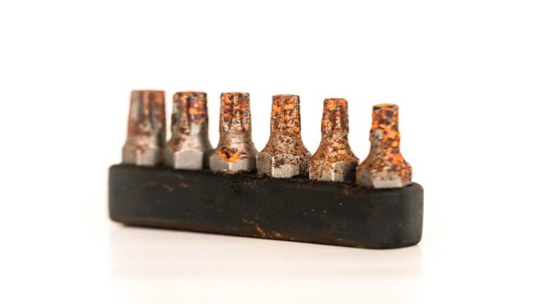 How to Remove Rust from Screwdriver Bits: 5 Proven Options