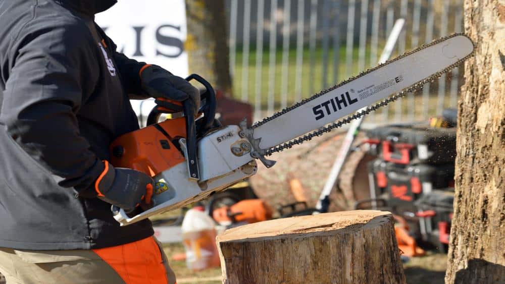 Starting a STIHL Chainsaw