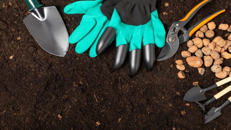 Best Gloves for Shoveling Dirt: Reviews, Guide